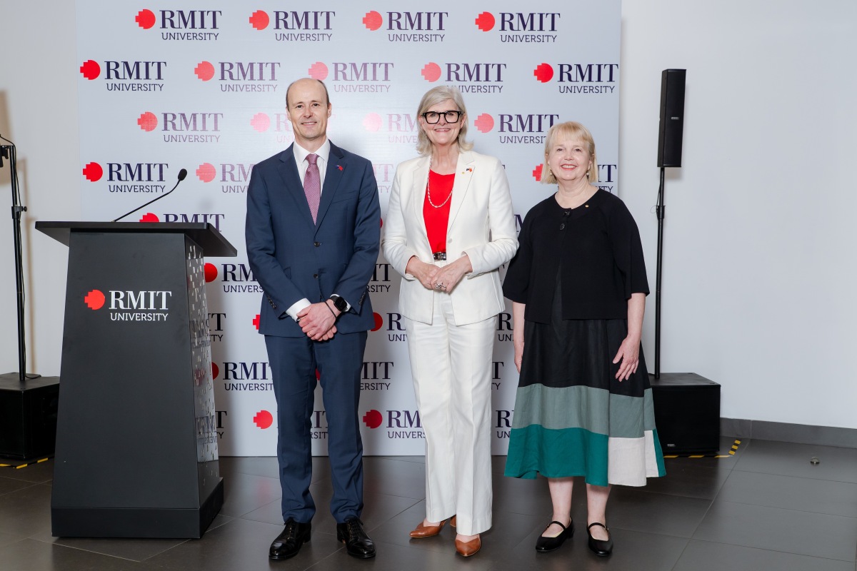The Governor-General of Australia (centre) with RMIT University Chancellor Peggy O’Neal (right) and RMIT Vietnam Pro Vice-Chancellor and General Director Professor Scott Thompson-Whiteside (Photo: RMIT)
