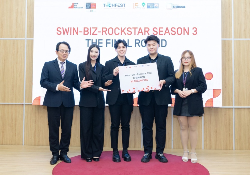 Thông và đồng đội