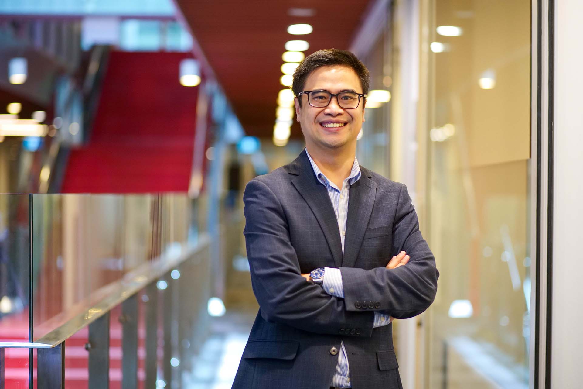 Tiến sĩ Chu Thanh Tuấn, Đại học RMIT Việt Nam, nhận định rằng Việt Nam đang ở tuyến đầu của một trong những đợt chuyển hướng chính sách thương mại mang tính bảo hộ mạnh mẽ nhất của Mỹ trong nhiều năm qua. (Ảnh: RMIT) 