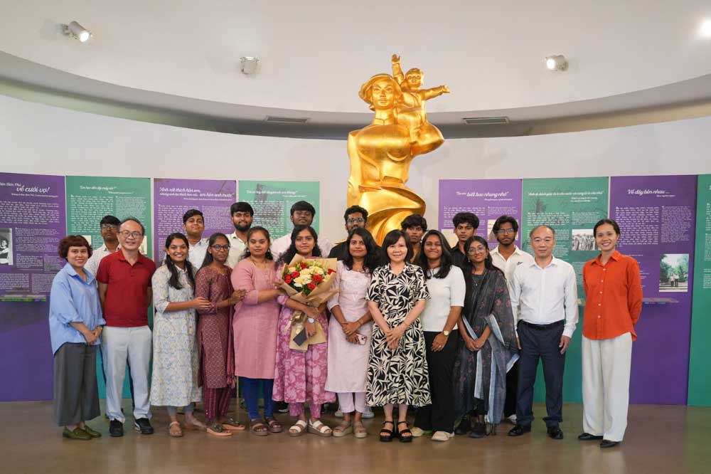 CIT students with representatives from the Vietnam Women’s Museum and RMIT Vietnam 