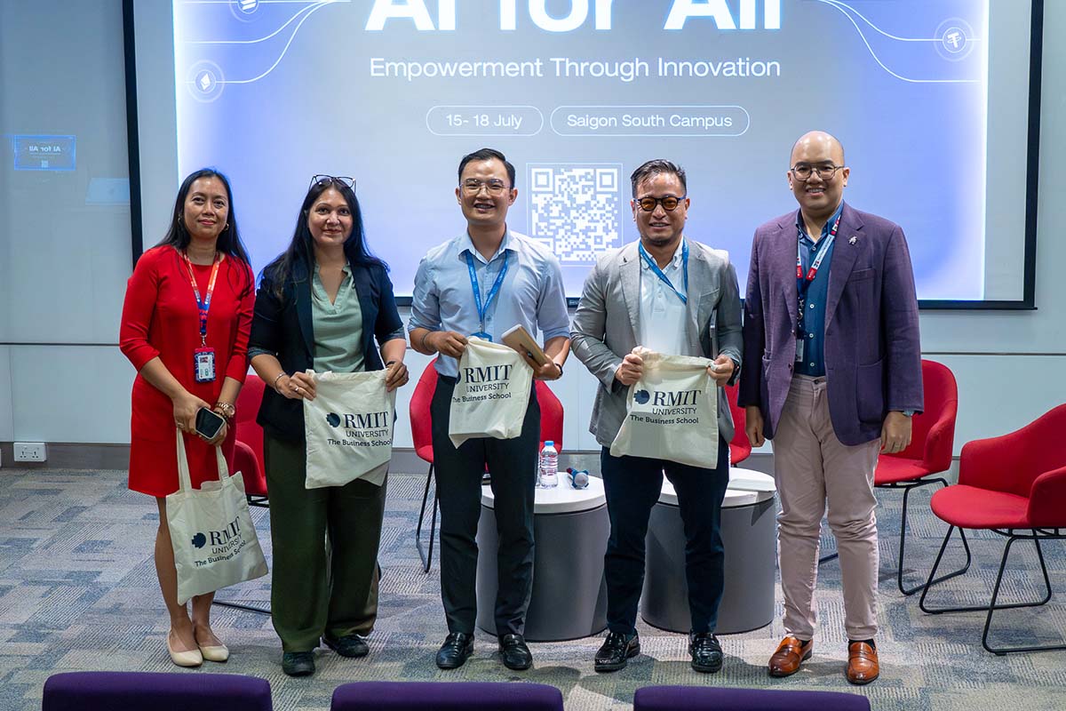 Mr Le Tuan Anh with RMIT staff and other industry partners