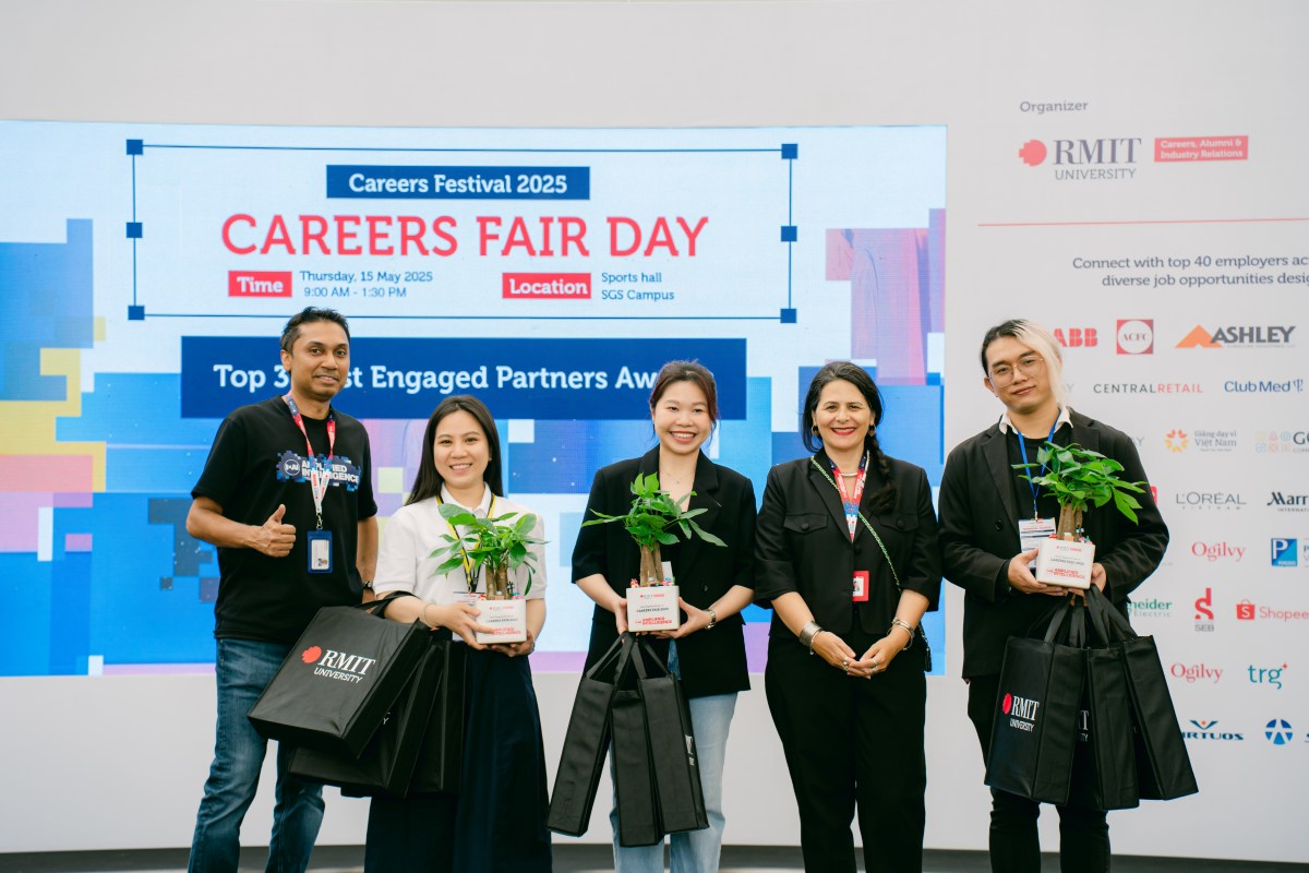 Mr Melvin Fernando with industry partners