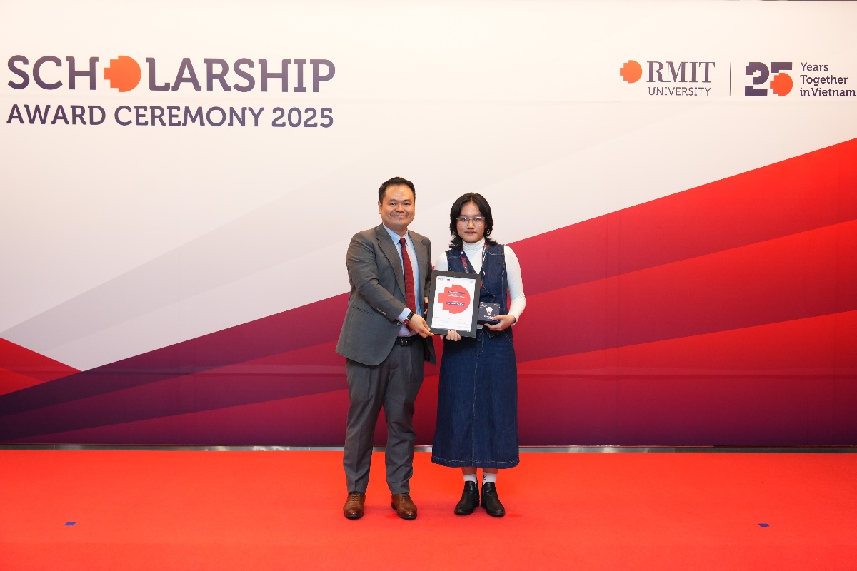 The scholarship ceremony marks an important milestone as Vy begins her journey at RMIT Vietnam. (Photo: RMIT)