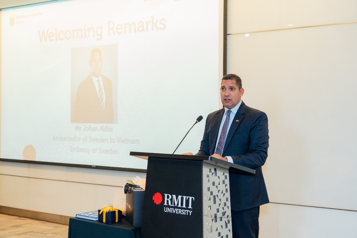 Mr Johan Ndisi, Ambassador of Sweden to Vietnam, delivering the welcome speech. (Photo: RMIT) 