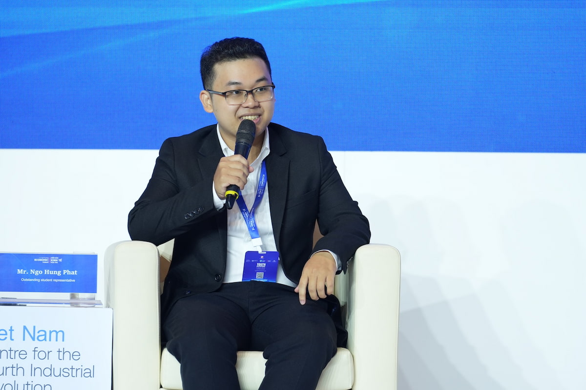 Ngo Hung Phat, a student representative from The Business School of RMIT Vietnam, joins the youth discussion panel at the Youth Inspirational Talks. (Photo: Organisers)