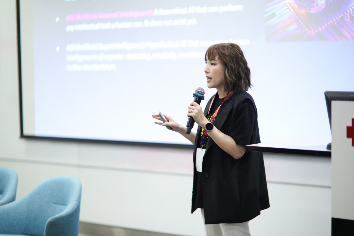 Ms Lynn Hoang – Country Director, Binance – shares insights on the role of emerging technologies in driving business innovation. (Photo: RMIT) 