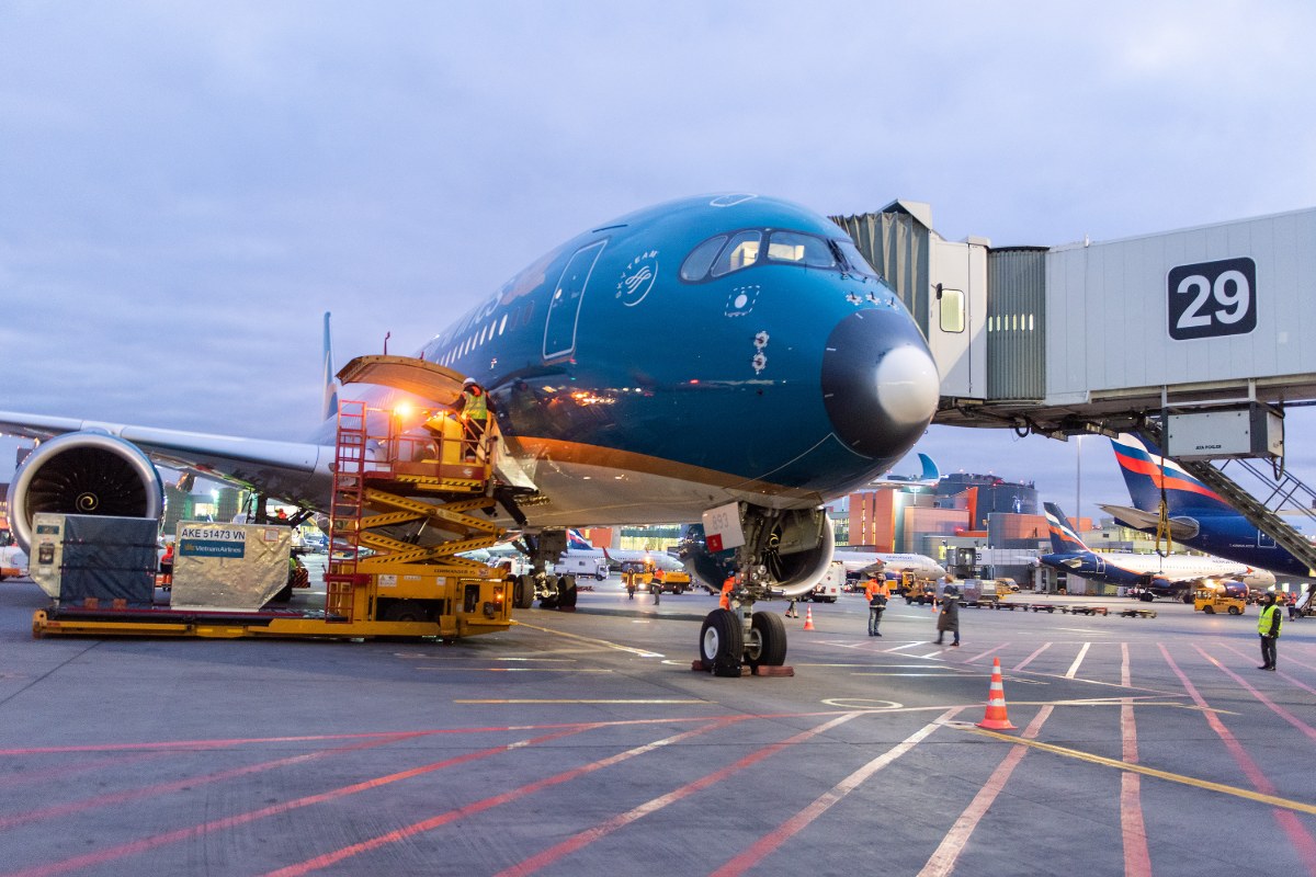 High investment costs and long capital recovery periods, spanning 15 to 30 years, deter private investors from entering Vietnam’s aviation sector. (Photo: fifg - stock.adobe.com)