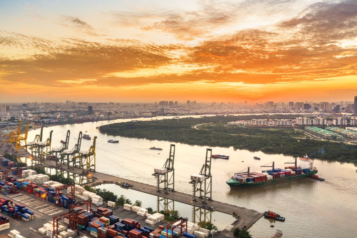 To safeguard its trade position, Vietnam needs to strengthen dialogue with the US, increasing imports, and ensuring compliance with origin regulations. (Photo: Hien Phung - stock.adobe.com)