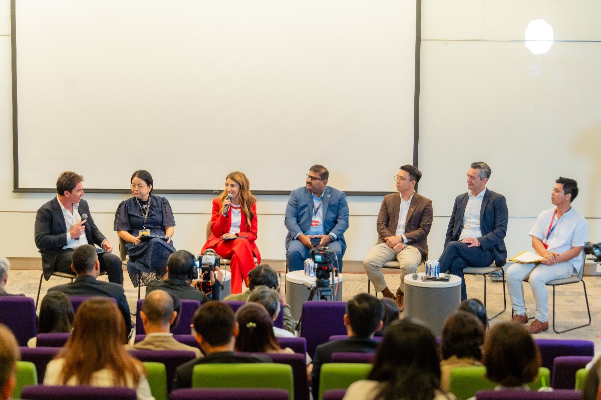 The panel discussion brought together experts from the Ho Chi Minh City Digital Transformation Centre, Ericsson, Tetra Pak and RMIT Vietnam to discuss AI’s impact on education. (Photo: RMIT)