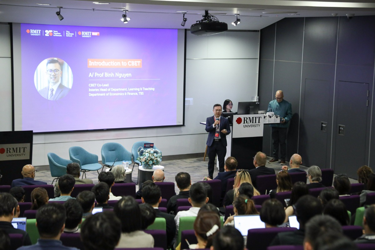 Associate Professor Nguyen Thanh Binh – Associate Head of Economics & Finance and CBET Co-Lead, The Business School, RMIT Vietnam – introduces the centre’s mission, strategic direction, and key focus areas. (Photo: RMIT) 