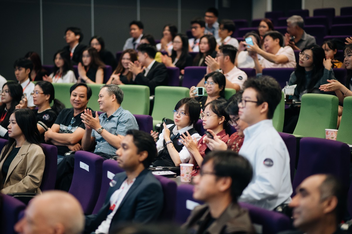 The audience attends the Grand Finale to support the five finalist teams from Ho Chi Minh City, Hanoi and Gia Lai. (Photo: RMIT)  
