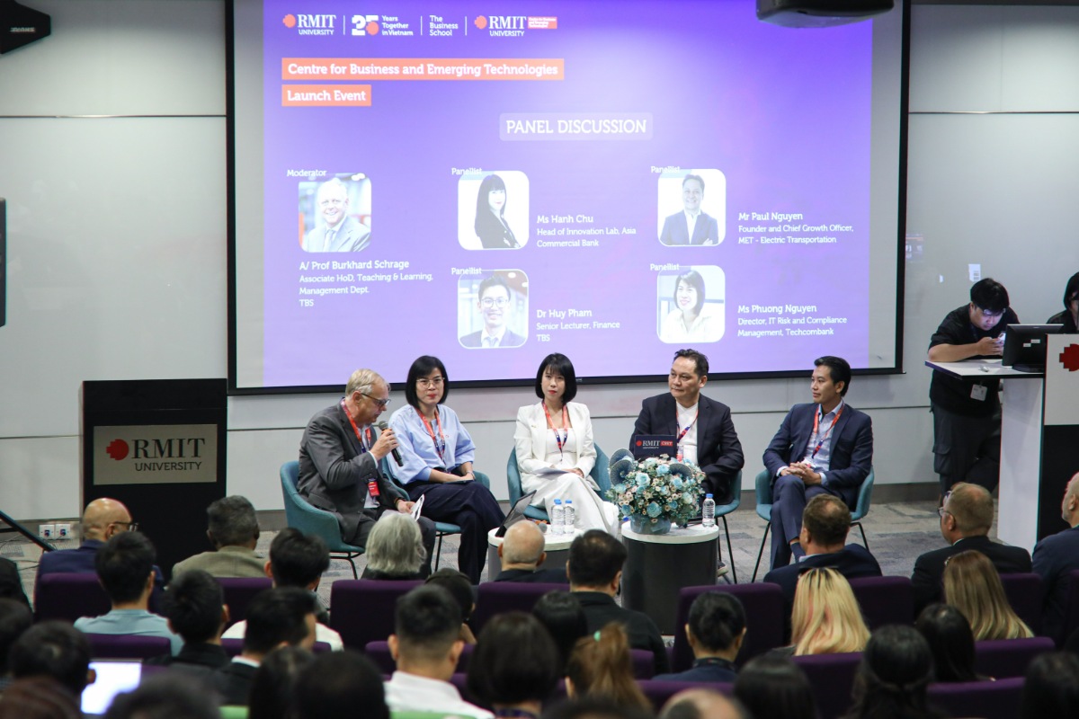Expert panel discussion on strategies for applying emerging technologies in modern business environments. (Photo: RMIT) 