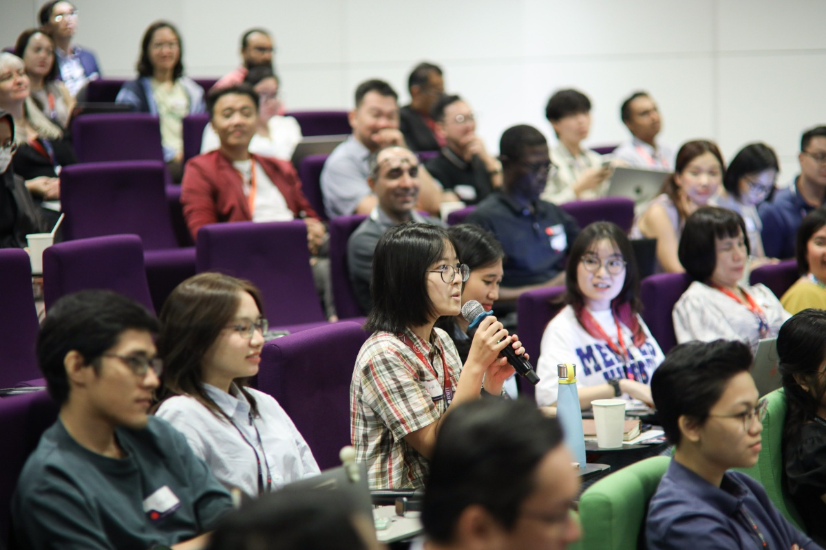 Attendees actively engage with speakers during the Q&A session, showing strong interest in technology and innovation. (Photo: RMIT) 