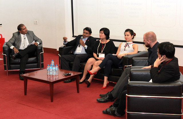 Jojy Ovelil, Director of IT, Intel Vietnam, shared his experience about recruitment at a Career Week panel discussion.