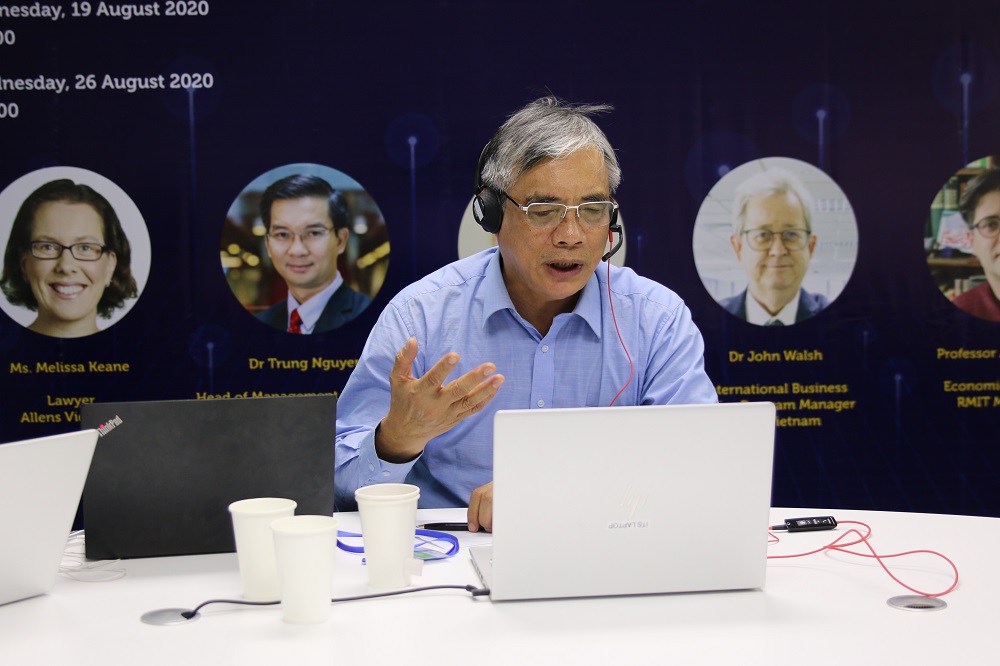 Associate Professor Tran Dinh Thien spoke at the forum