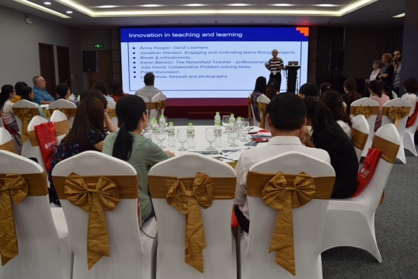 RMIT Danang Centre Manager Karen Benson introduced the program to participants in Danang.