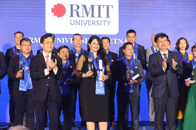 RMIT Senior Manager, Careers, Alumni & Industry Relations Ms Manuela Spiga accepted the Golden Dragon Award at a ceremony held in Ho Chi Minh City on 8 April 2022.