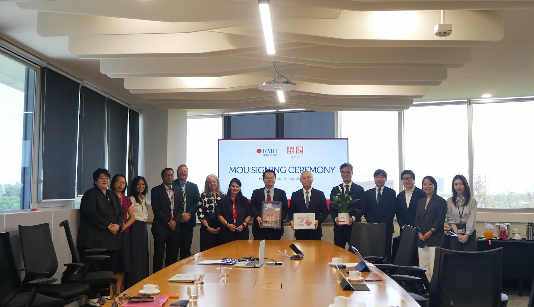 Đại diện Đại học RMIT Việt Nam và UNIQLO Việt Nam 