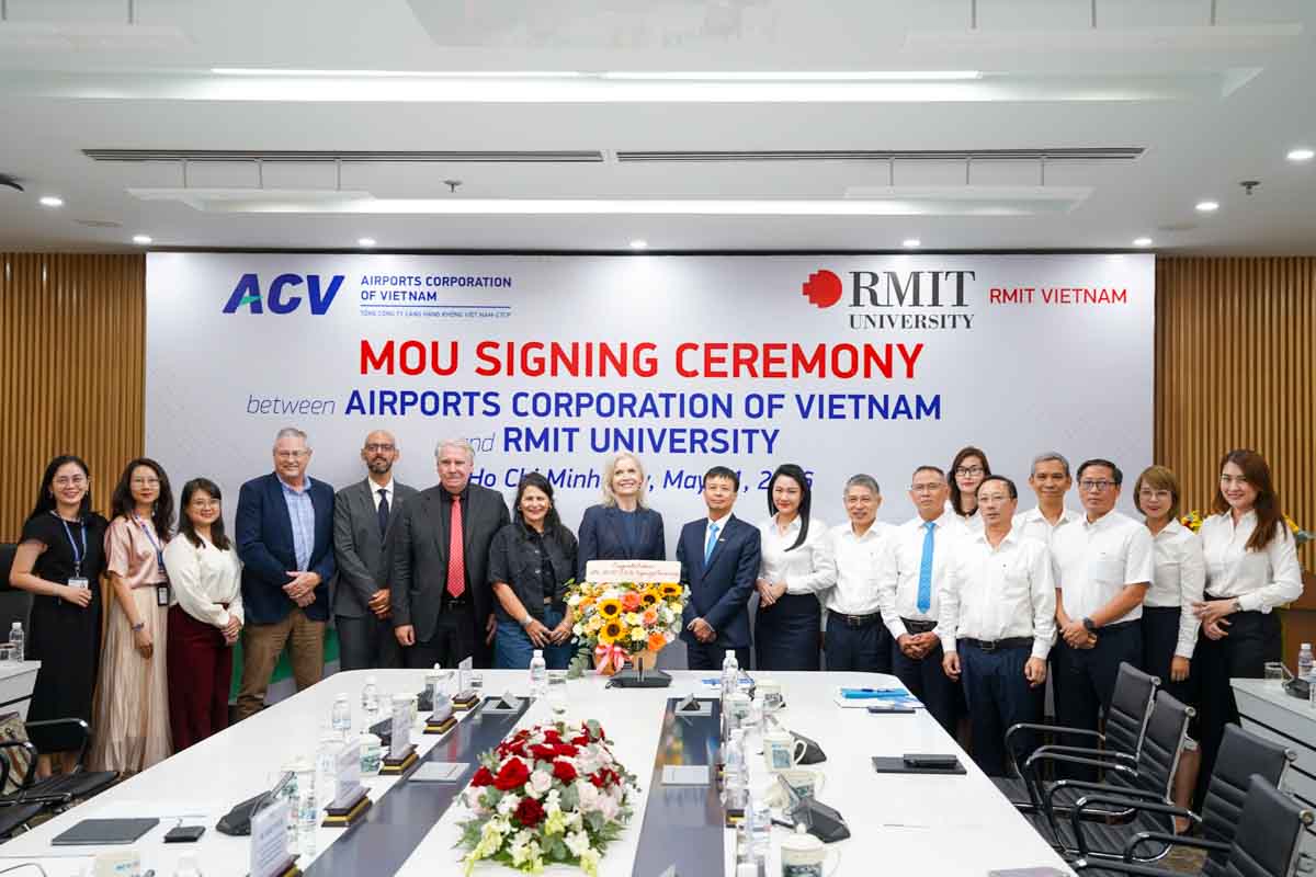 Alt Text is not present for this image, Taking dc:title 'rmit-vietnam-acv-mou-1200x800'