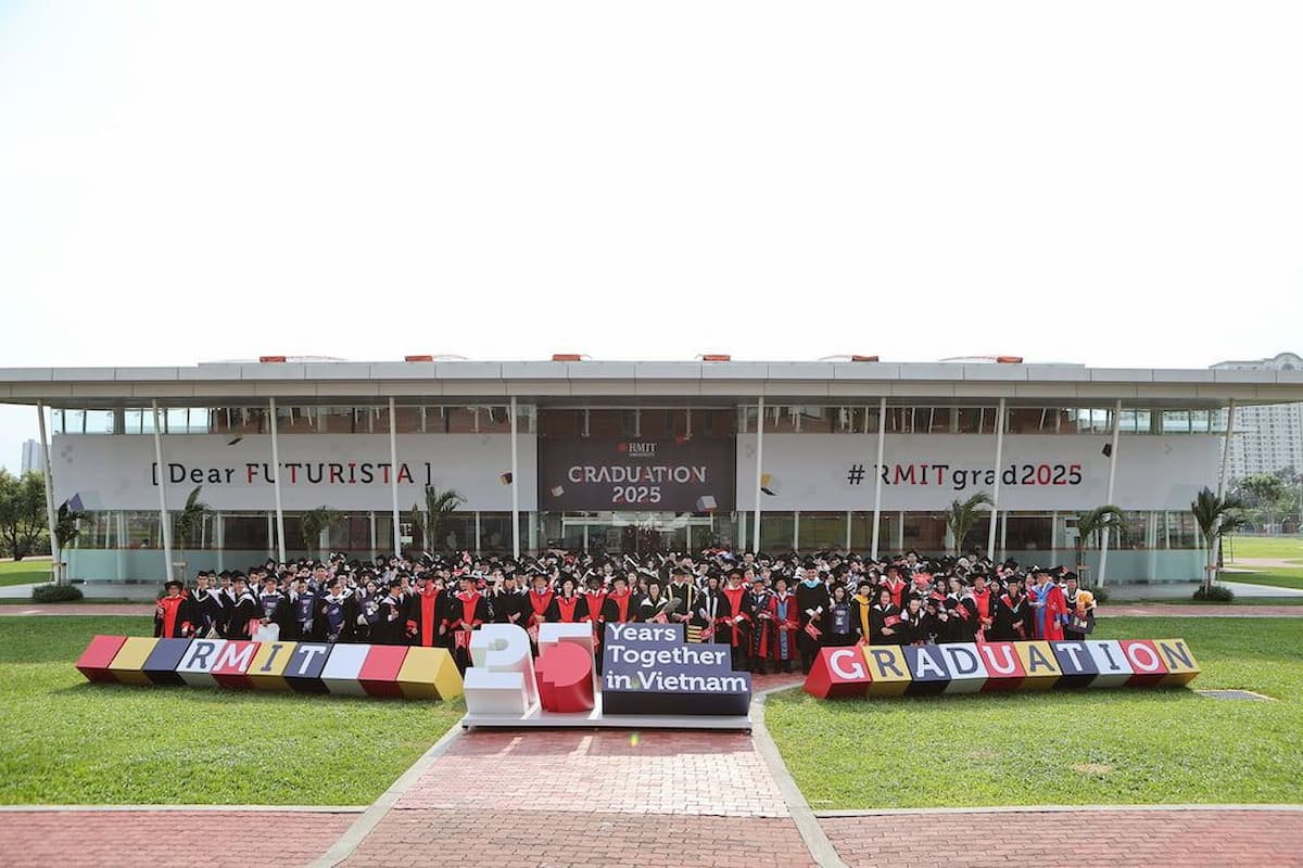 rmit-vn-2025-grad-1200x800.jpg