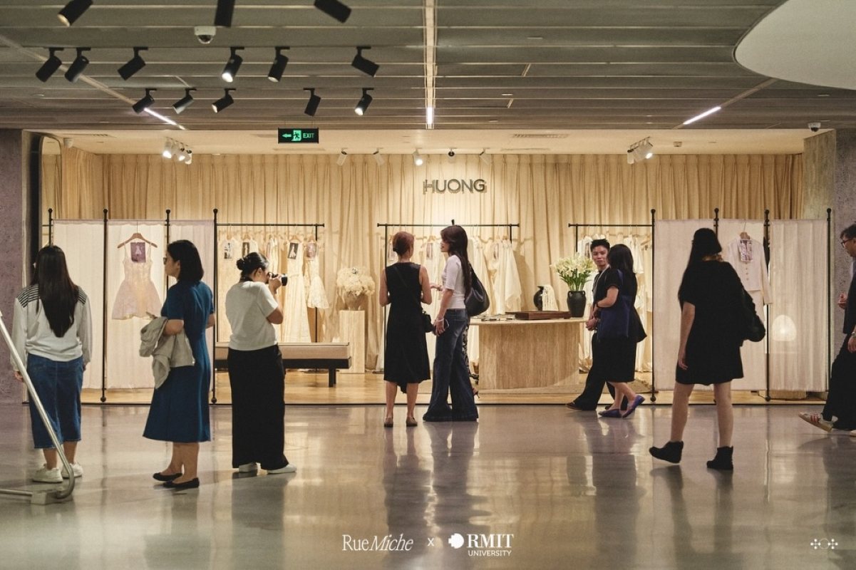 People visiting the Huong boutique at Rue Miche store