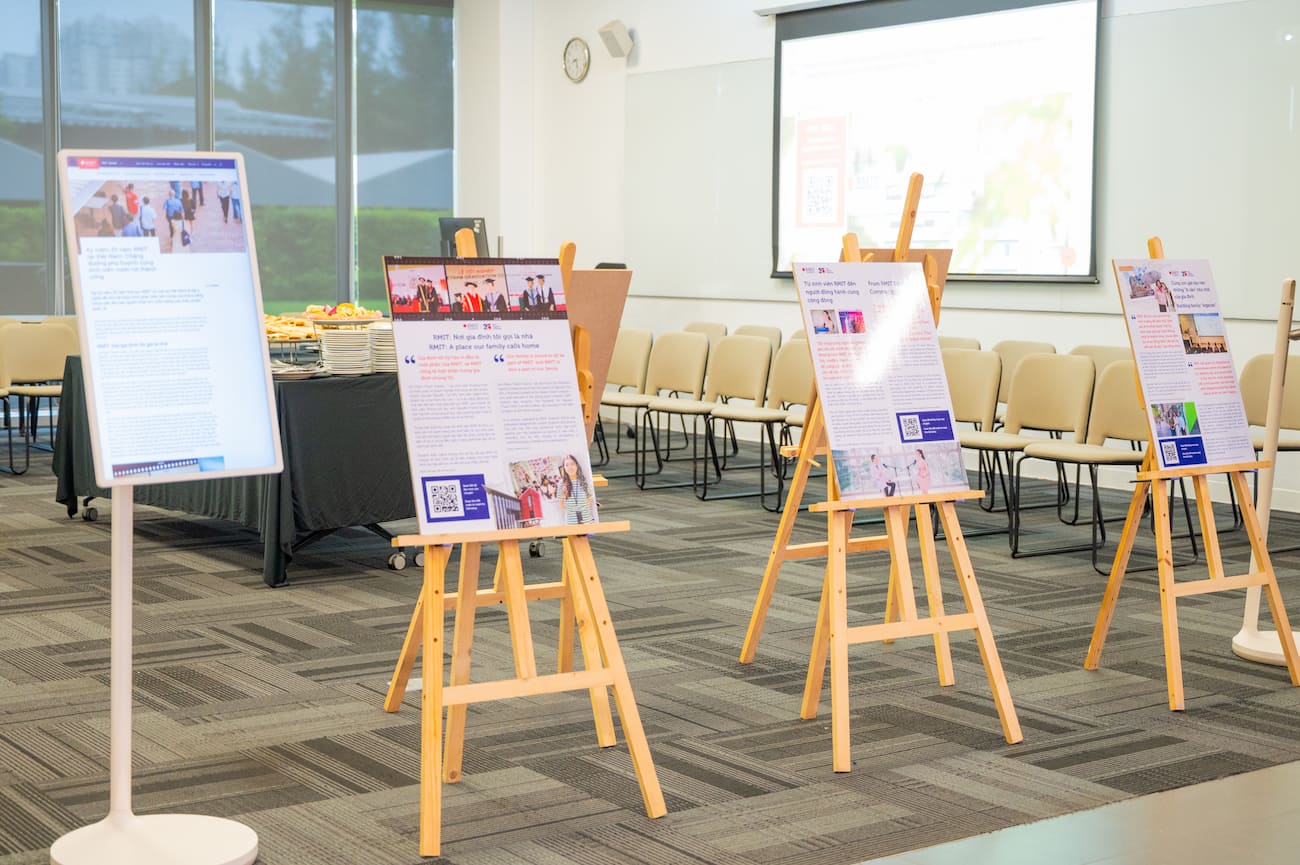 The exhibition “25 years of connecting generations” where stories are told through images and memories.