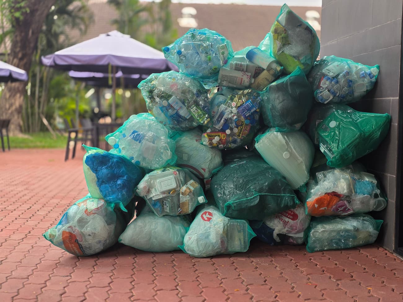 The Zero Waste Booth - “Bring clean plastics, take home gifts” creates a practical platform for students and staff to exchange cleaned plastic waste for Green Points redeemable for eco-friendly gifts. 