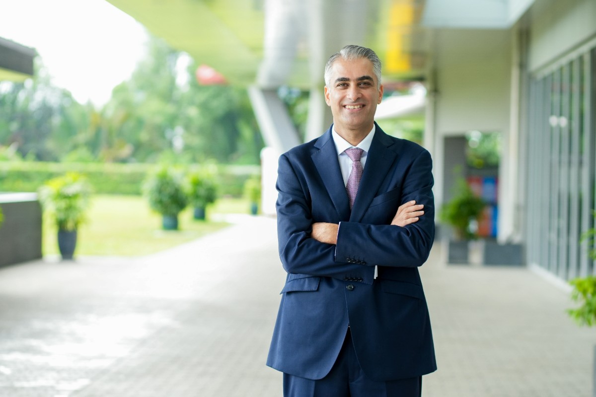 Ông Hossein Davari, Trưởng khoa, Khoa Tiếng Anh và Chuyển tiếp đại học