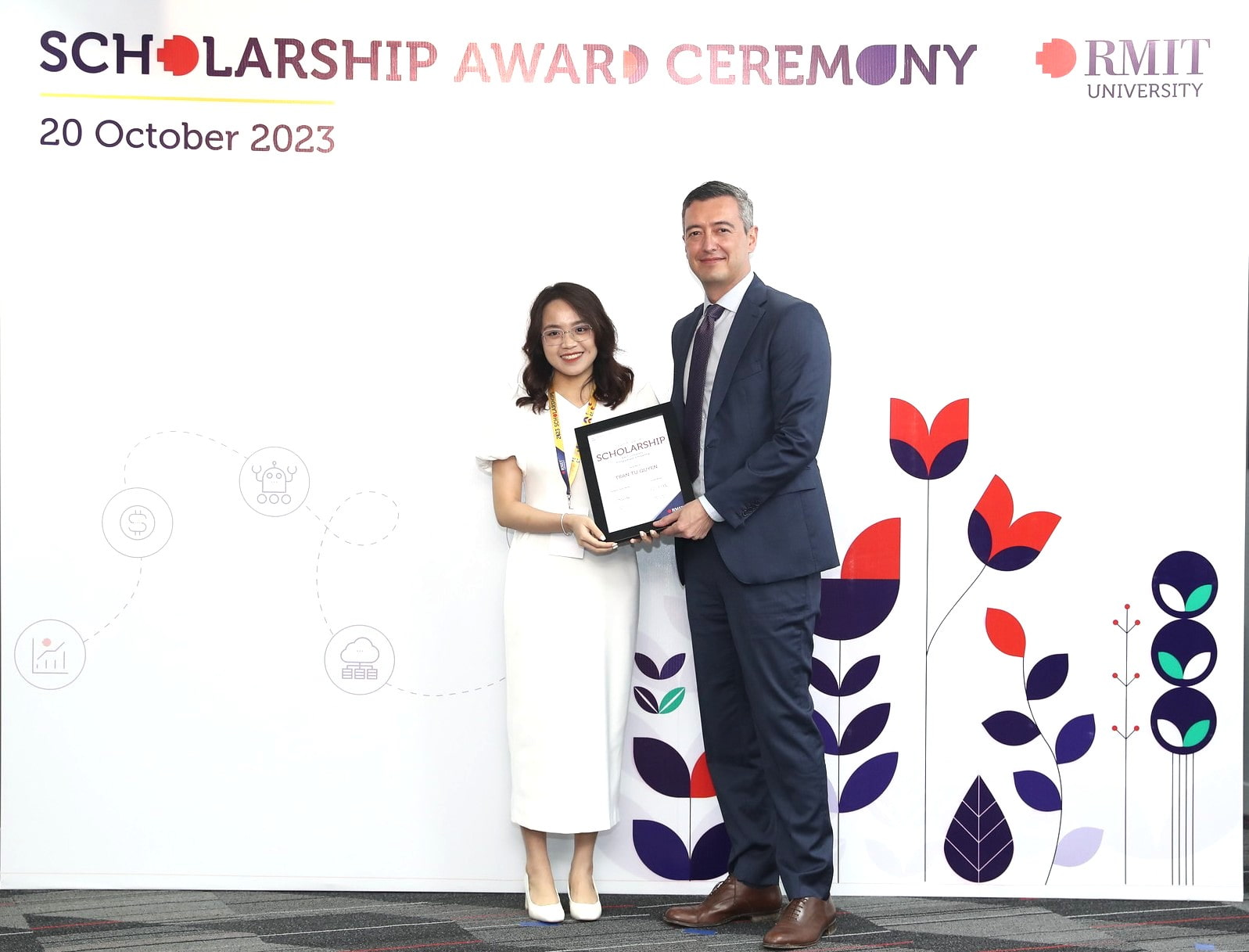 Tran Tu Quyen received MBA scholarship at RMIT Scholarship award ceremony 2023.