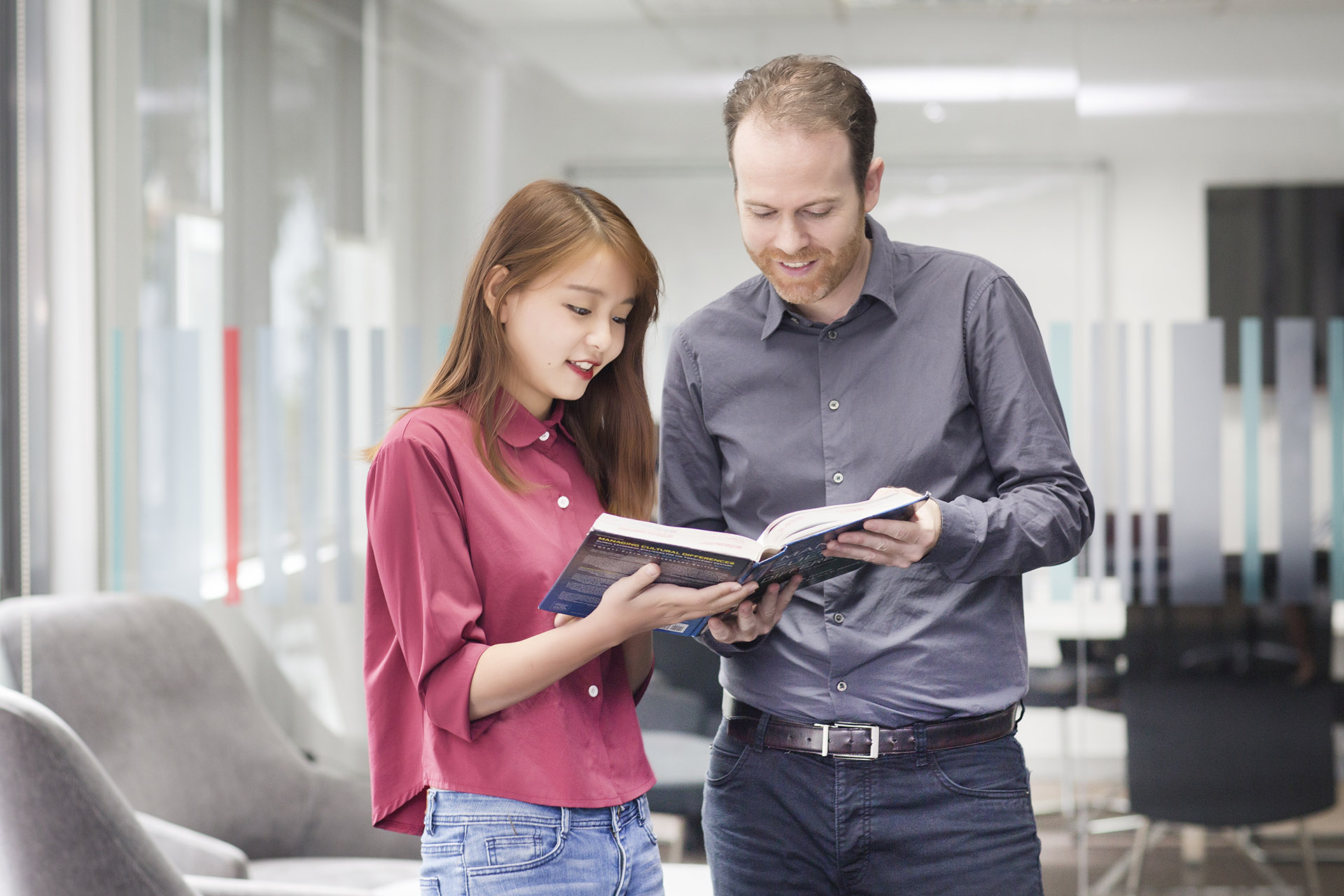 rmit hanoi students teacher discussion 