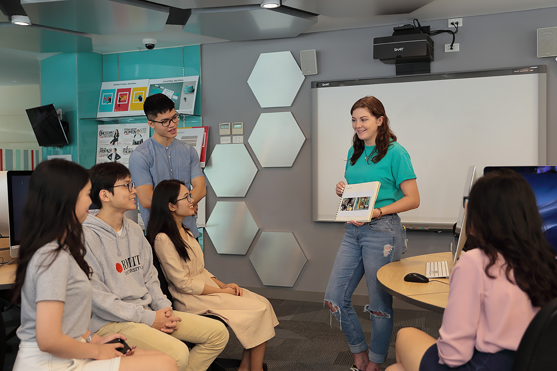 rmit hanoi students in class