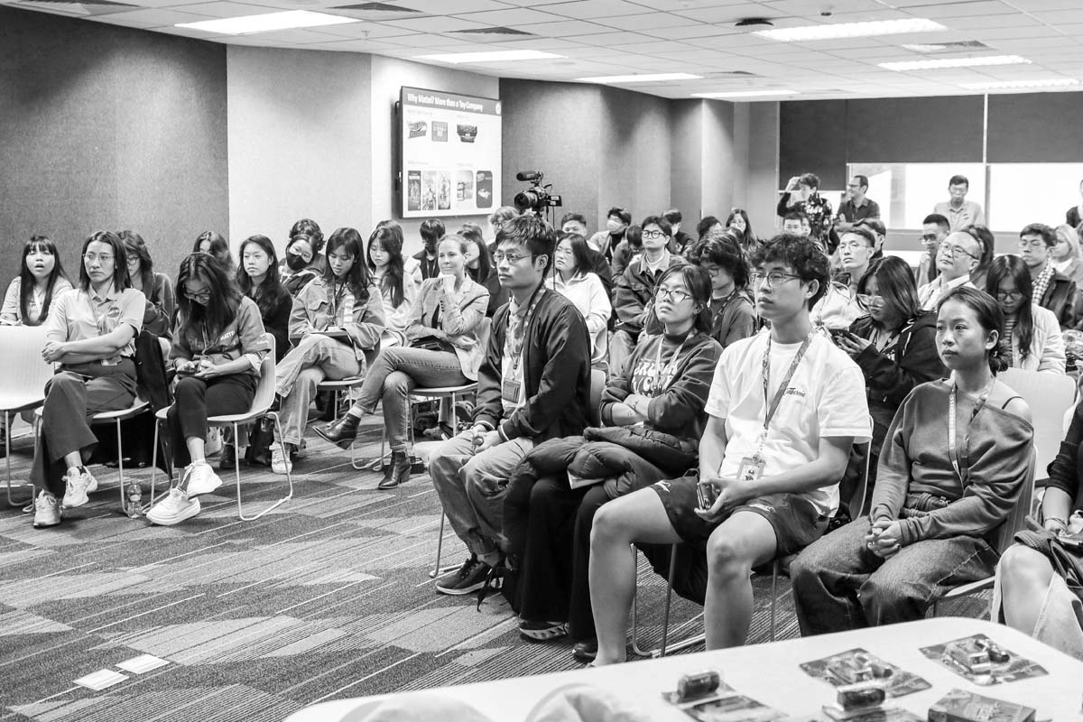 People are attending workshop