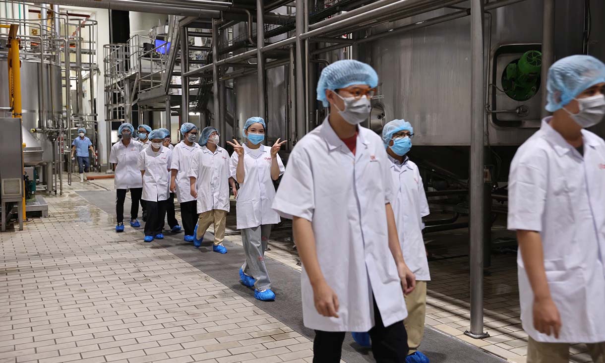 Students visiting the manufactory