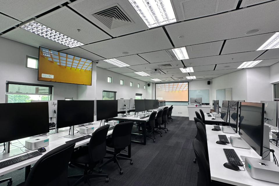 Photo of a computer lab at RMIT Vietnam featuring MAC computers