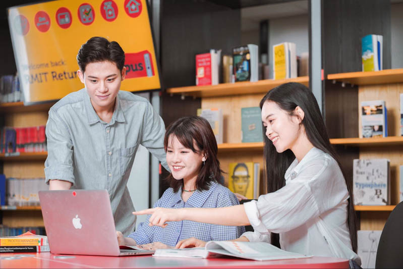 what is the bachelor of economics program