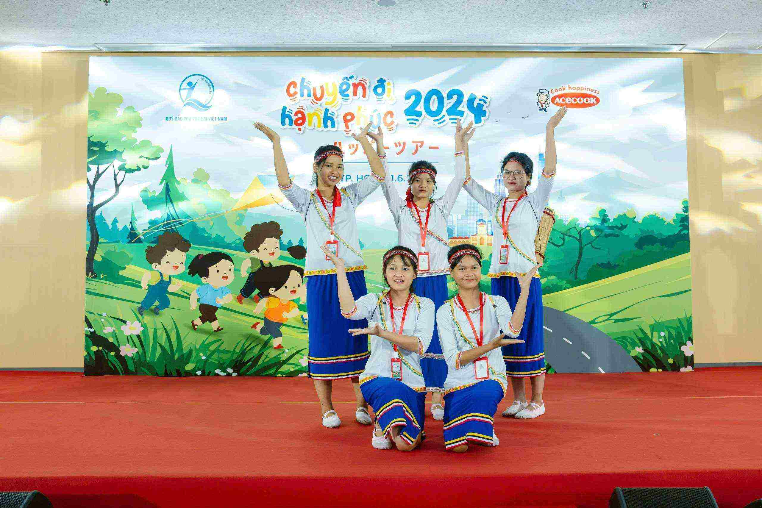 Students at an Acecook event