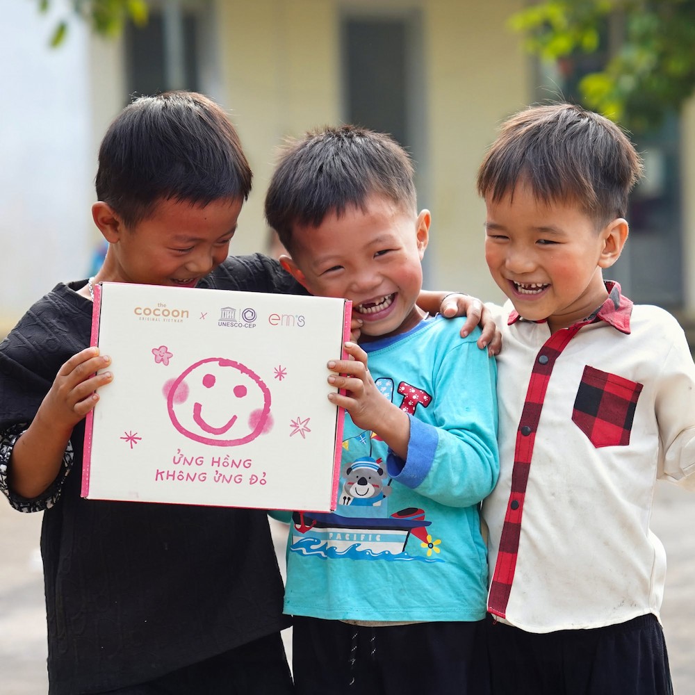 children in the blushing without sunburn event