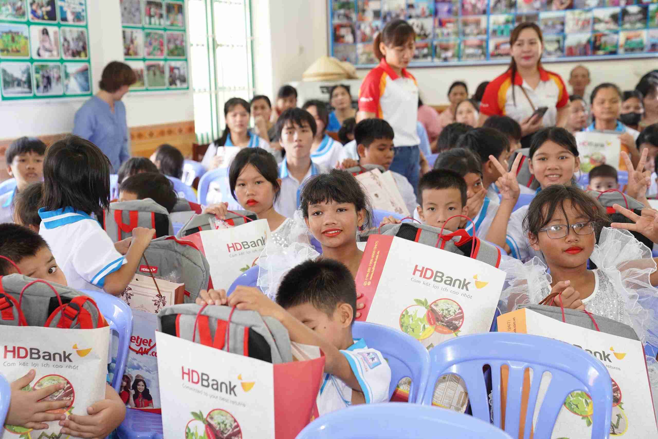 Students with HDBank gift bags in classroom
