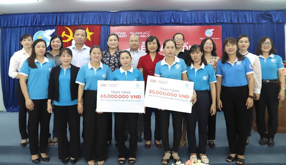 Women receive the fund 2