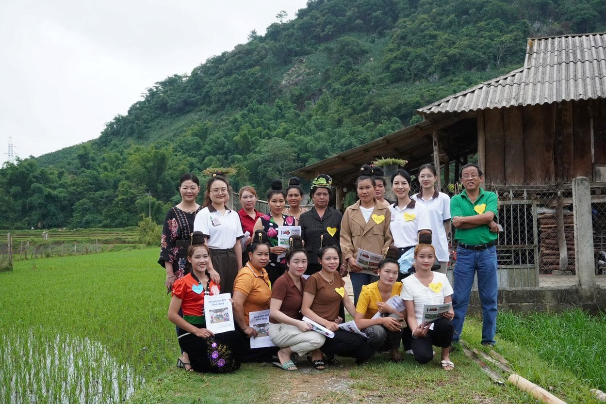 Women coffee workers community training group photo