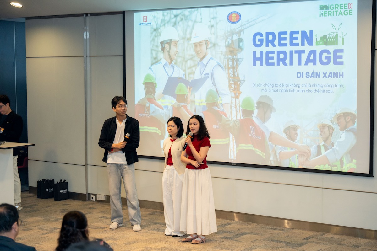 Students from the University of Social Sciences and Humanities present their Green Heritage project