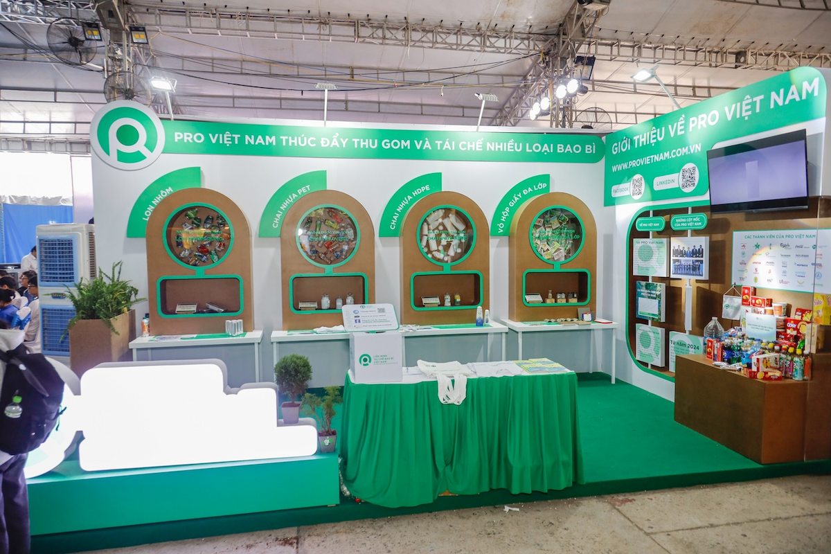 Viet Nam Xanh booth