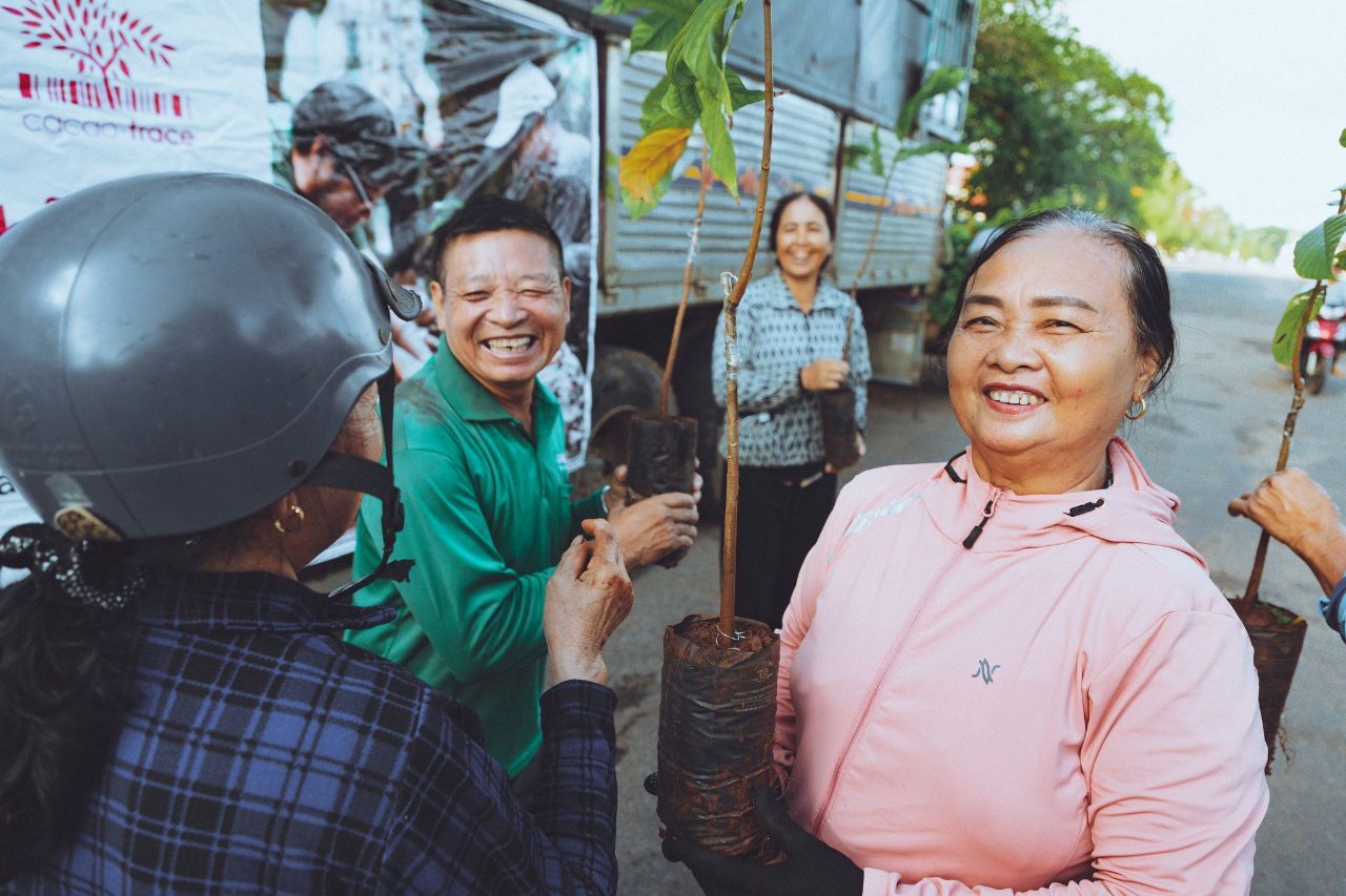Cocoa farmers in Puratos' sustainable farming program