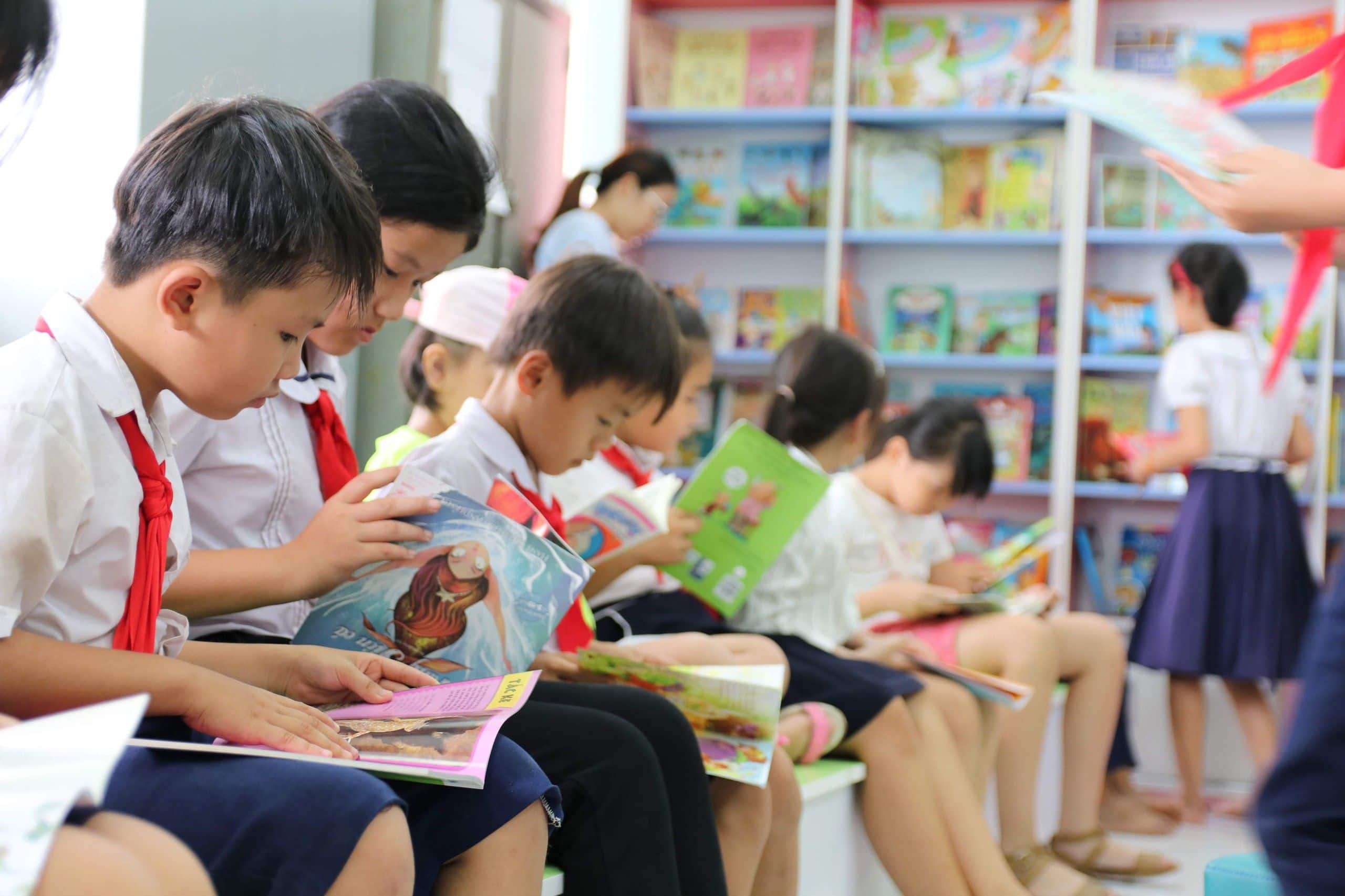 Primary school students reading picture books