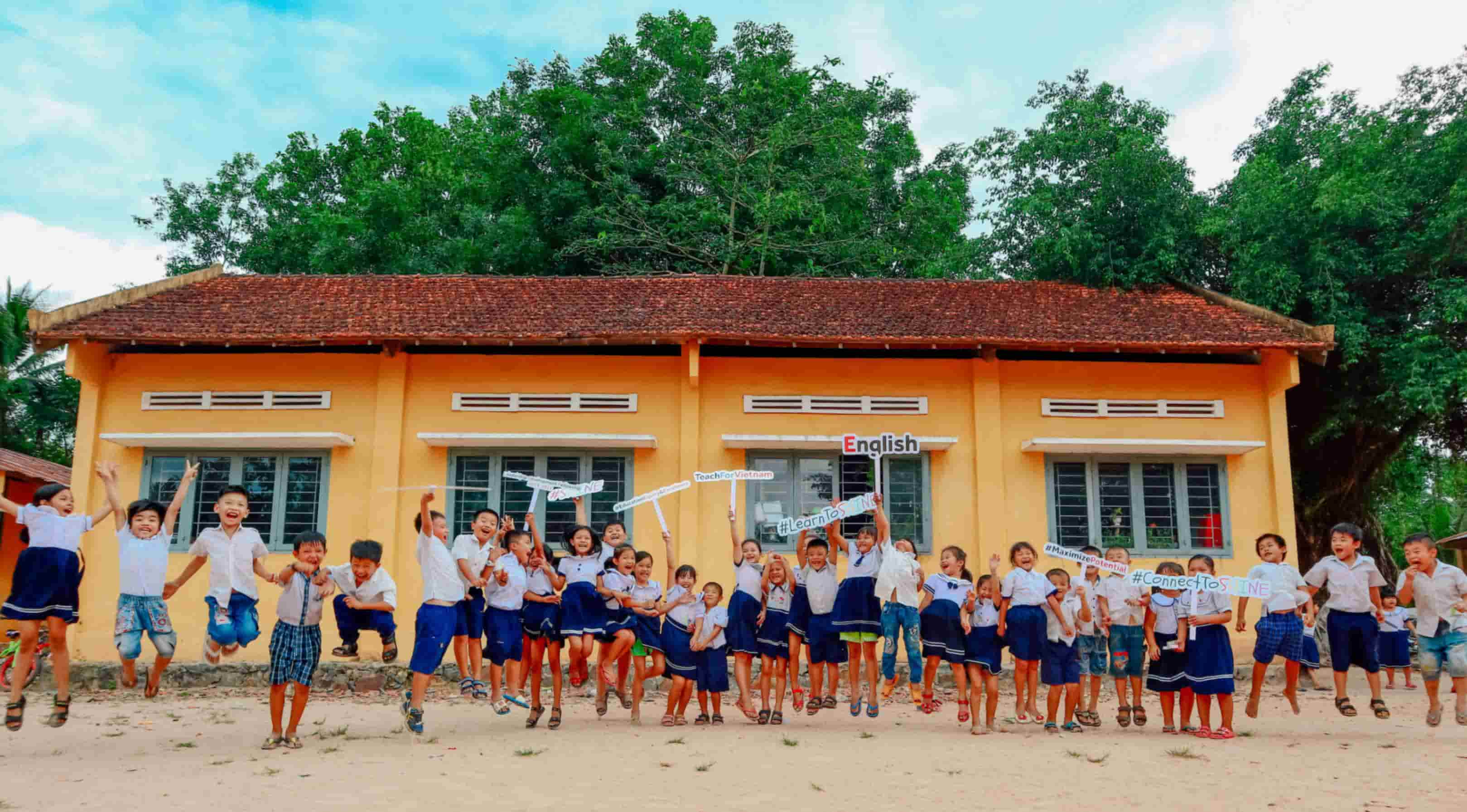 Teach for Vietnam arrives at a primary school