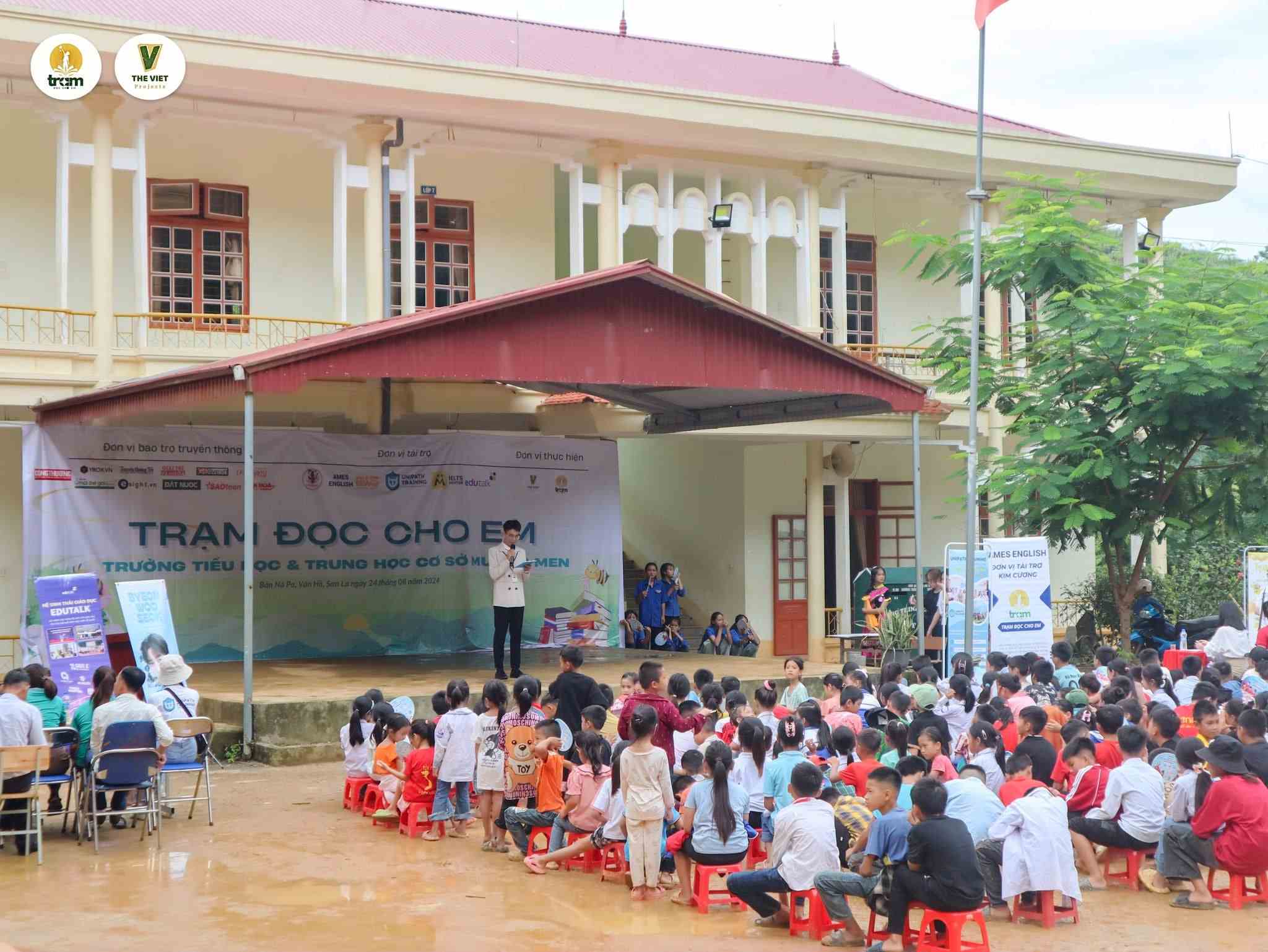 Outdoor The Reading Station for Children event at Muong Menschool.