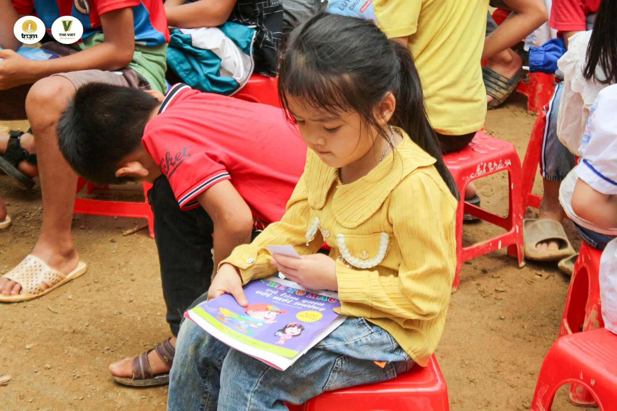 Students at Muong Men Primary and Secondary School received book