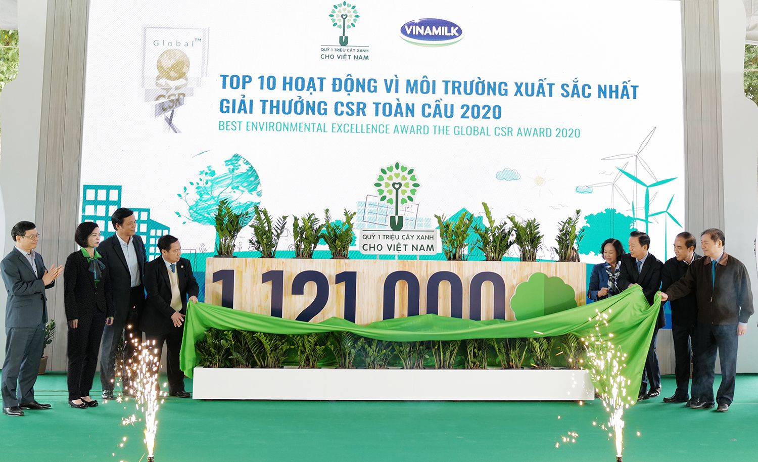 Ceremony honours Vinamilk’s 1 Million Trees for Vietnam fund under Net Zero