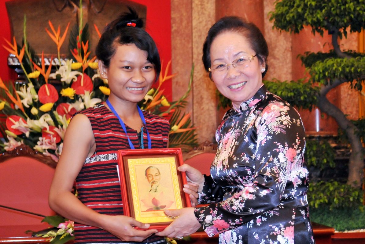 Vu A Dinh Scholarship Fund supports ethnic minority students in remote areas