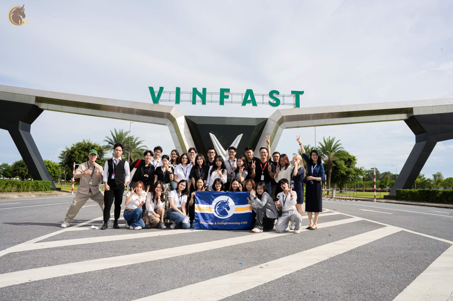 HN IEC visits Vinfast office 2